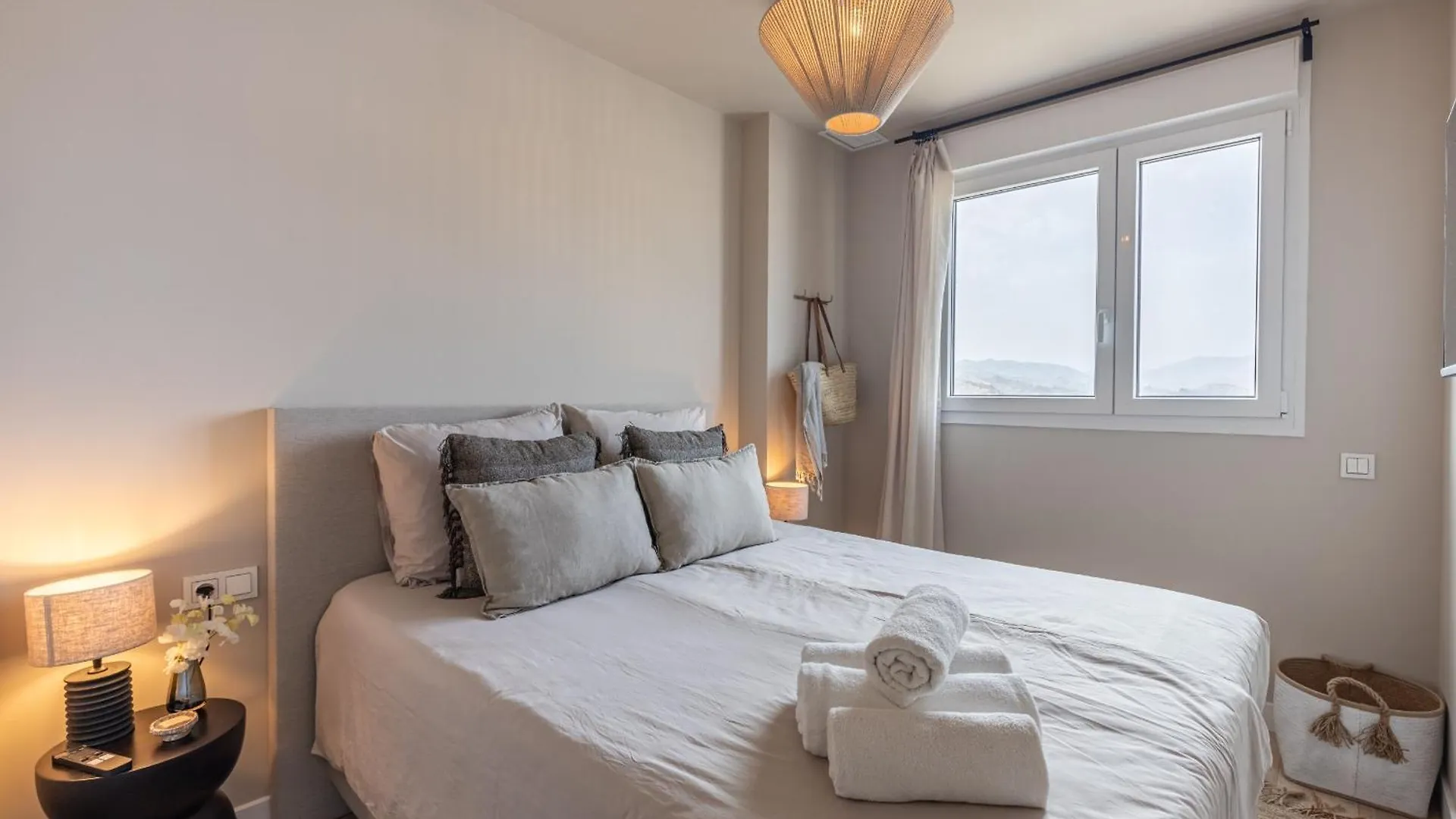 Malaga Skyline 5 Pool & Parking Free Apartment