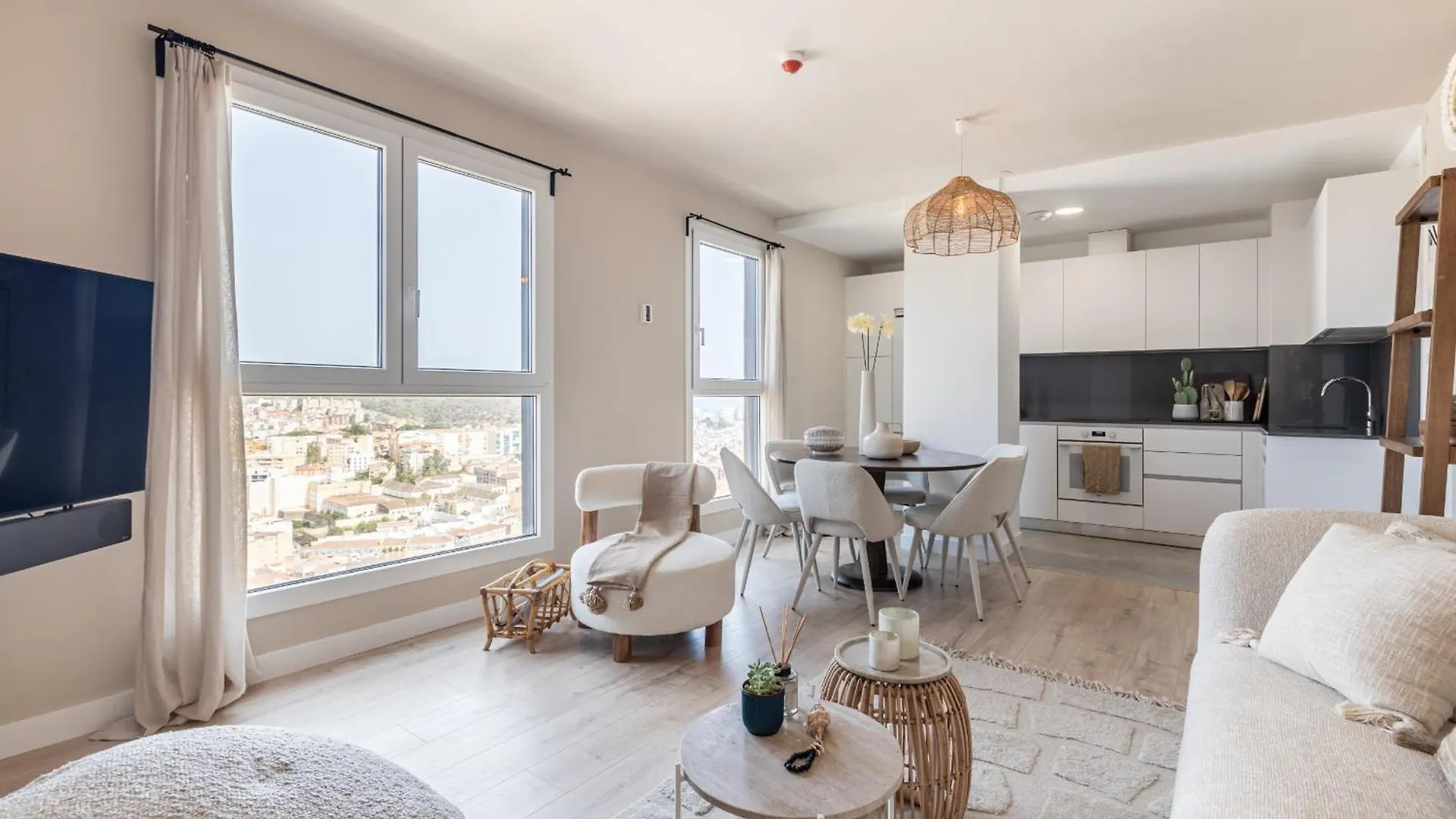 Malaga Skyline 5 Pool & Parking Free Apartment