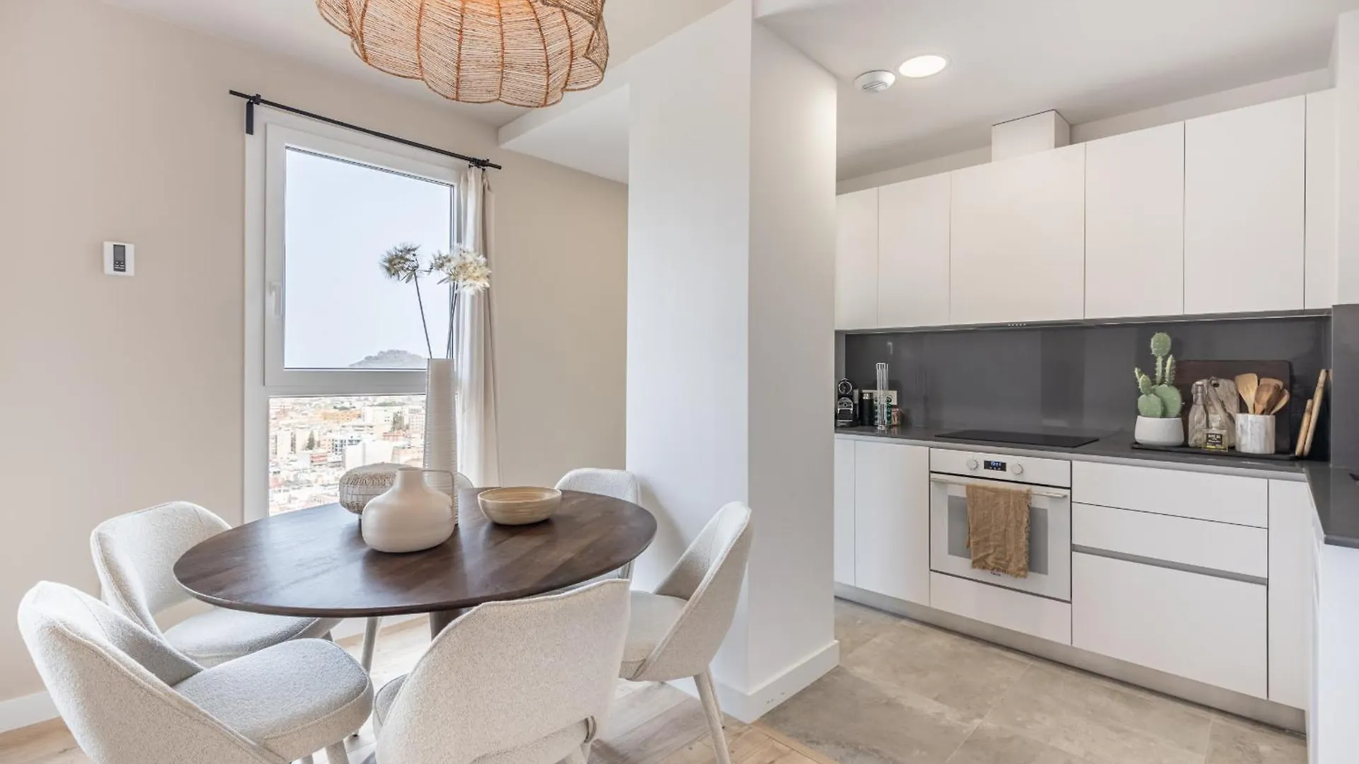 Malaga Skyline 5 Pool & Parking Free Apartment